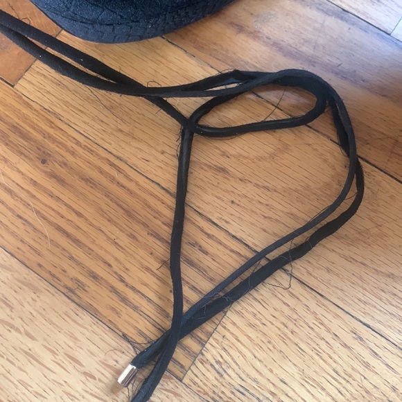 Aldo size 9 velvet 4 inch heels with platform long string straps. - Picture 7 of 8